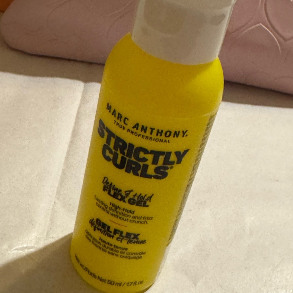 Marc Anthony Strictly Curls Defining Lotion in Bright Yellow